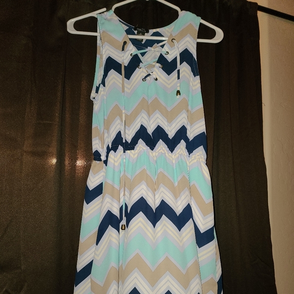 Dress - Picture 3 of 3